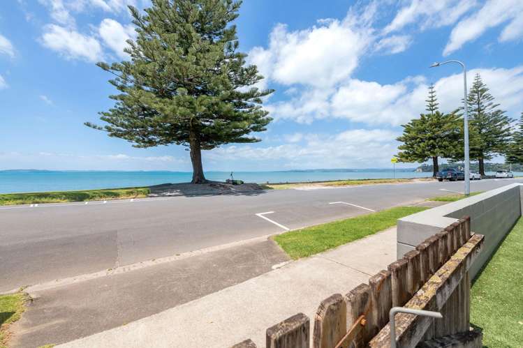 2/3 The Esplanade Eastern Beach_21