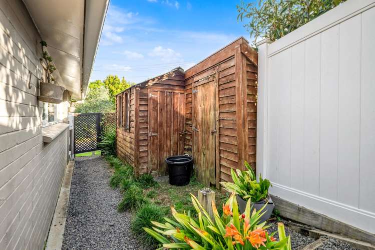 4 Gibson Place Mellons Bay_23