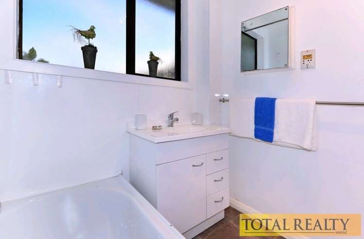 16 De Havilland Street Hornby_12