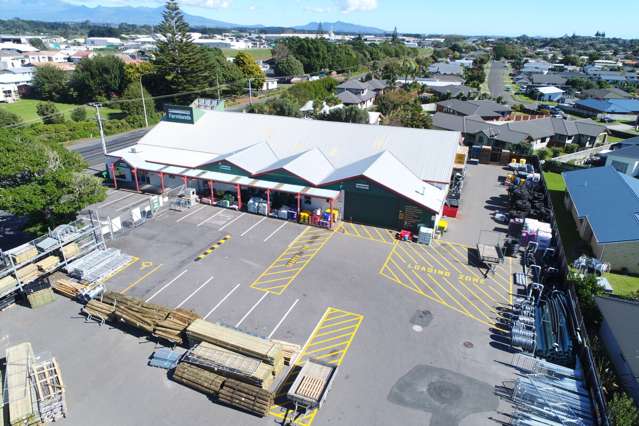 Versatile commercial offering in outstanding location