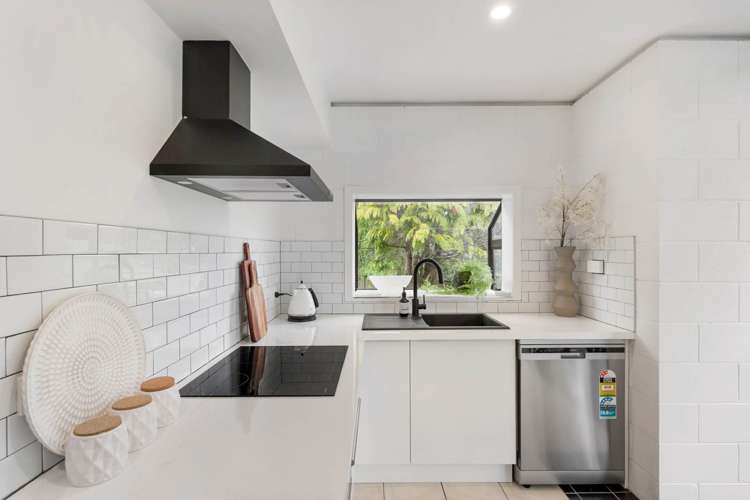 2/13 Kororo Street Northcote_3