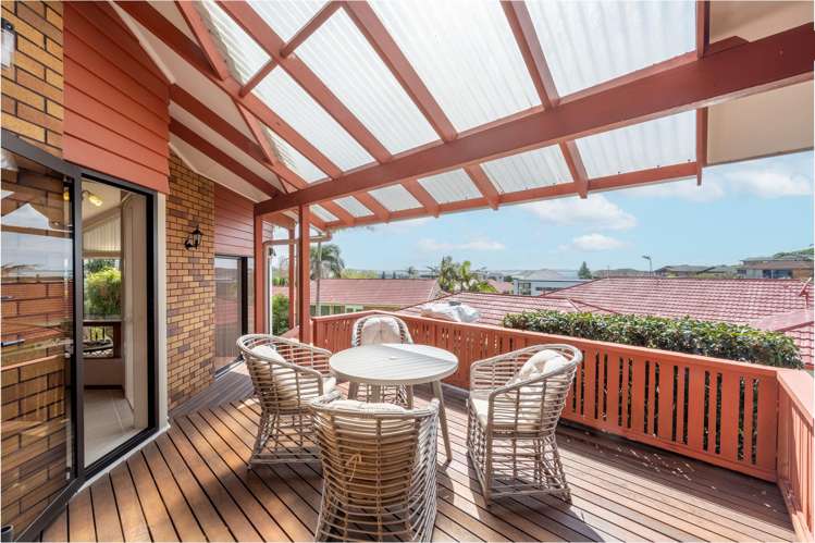 6 Dorrington Place Eastern Beach_13