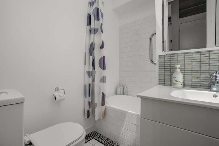 10/24 Hanson Street Mount Cook_15