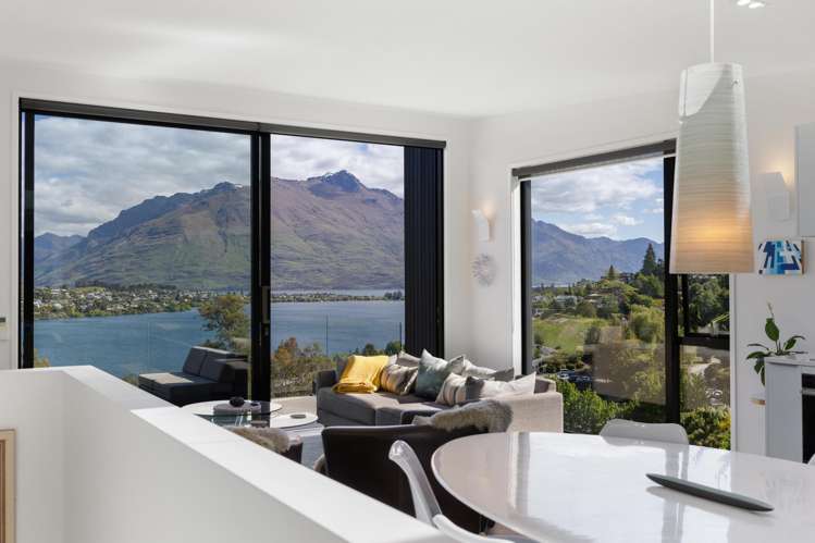 16 Highlands Close Queenstown Hill_4