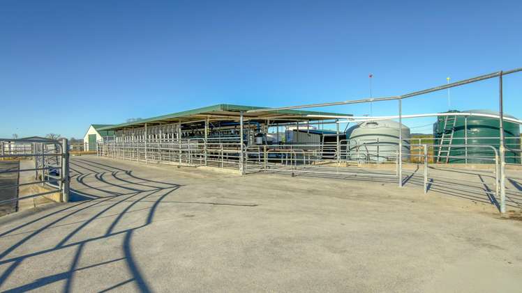 165 Canal Road East Waitakaruru_12