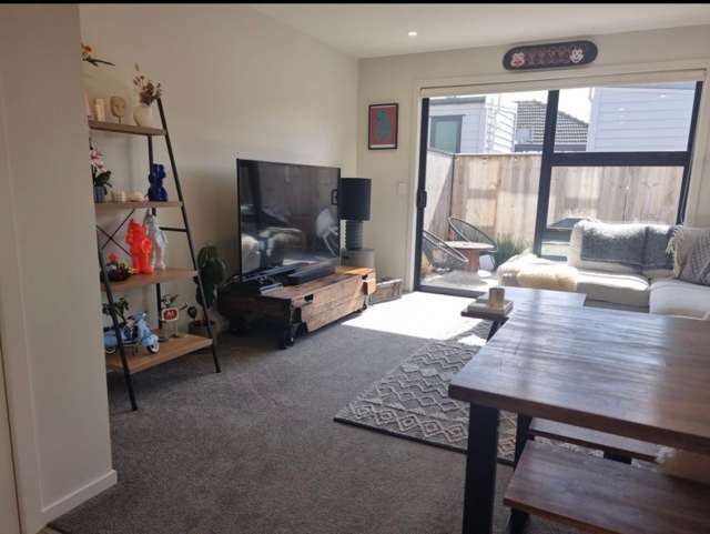 Modern 2-bedroom townhouse in great location