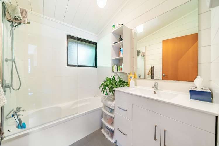 213a Whites Line East Waiwhetu_13