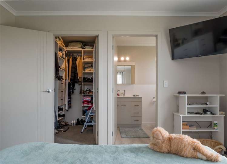 49 Fairose Drive Richmond_10