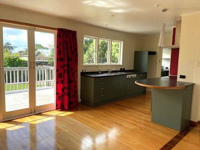 Sunny home in the heart of the Bay
