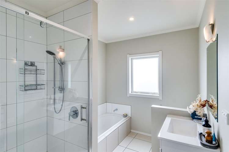 2 Warwick Crescent Taradale_11