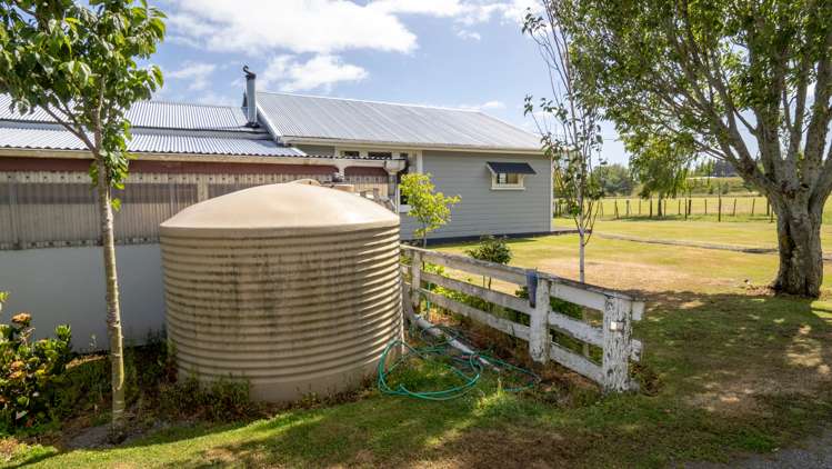 2532 Lake Ferry Road Pirinoa_21