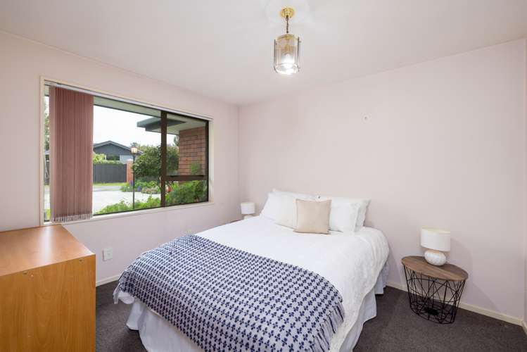 12 De Bloge Place Burwood_5