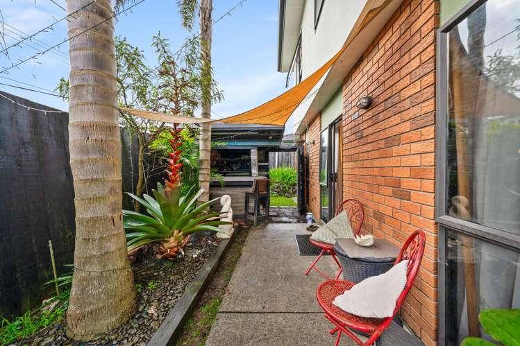 81 Royal Road Massey_15