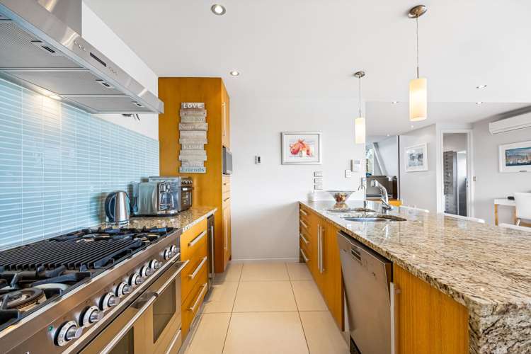 127 Beach Road Castor Bay_6