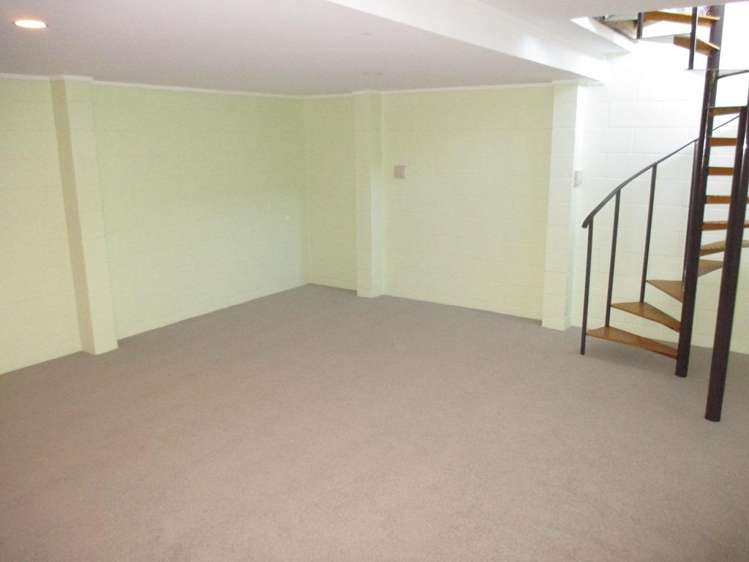13 Scott Avenue Hamilton East_10