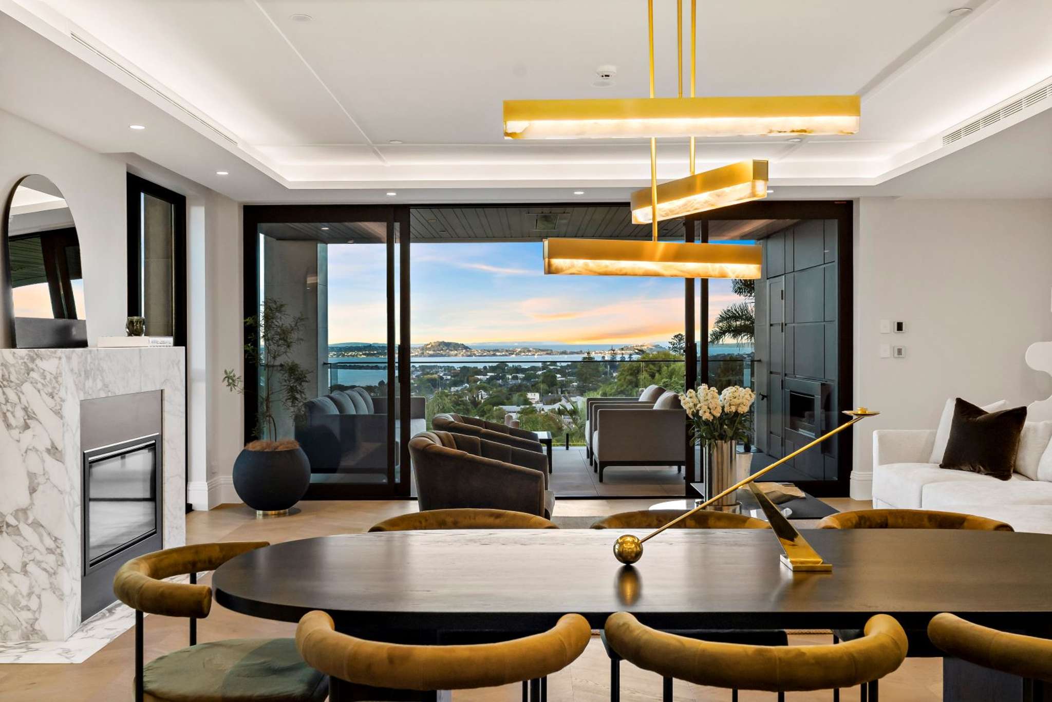 Exclusive Auckland apartment for sale as owners change their minds about moving in