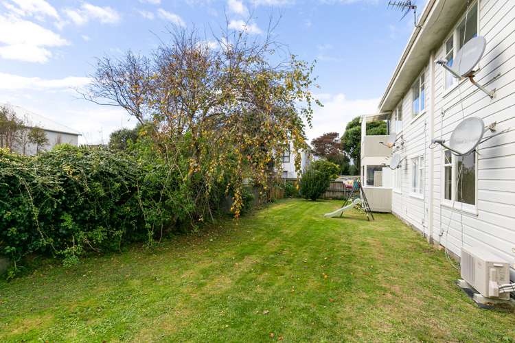 2/139 Queens Drive Lyall Bay_11