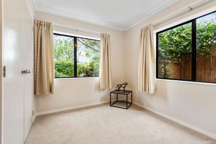 10 Skybird Place Glen Eden_15