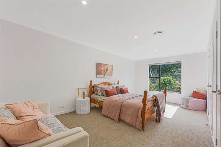 32 Sunningdale Drive Stoke_17