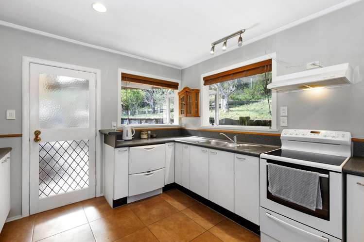 16 and 18 Faris Crescent Wainuiomata_5