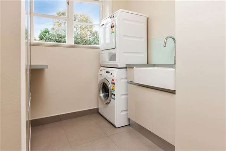 19 Achilles Crescent Narrow Neck_11