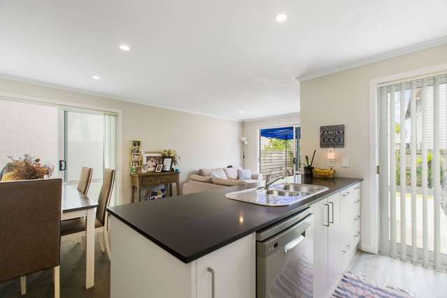 76 Arrowsmith Drive Flat Bush_3