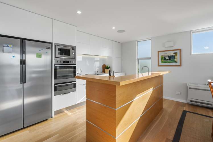 62 Te Awakura Terrace Mount Pleasant_9