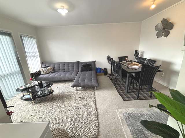 2 bedrooms, Te Atatu South - Lawns included