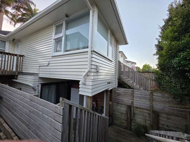 Charming 1 Bedroom Unit