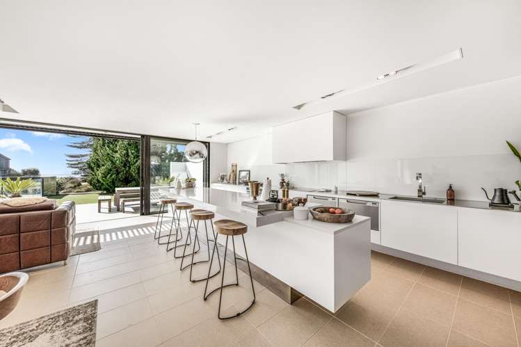 303 Beach Road Campbells Bay_11