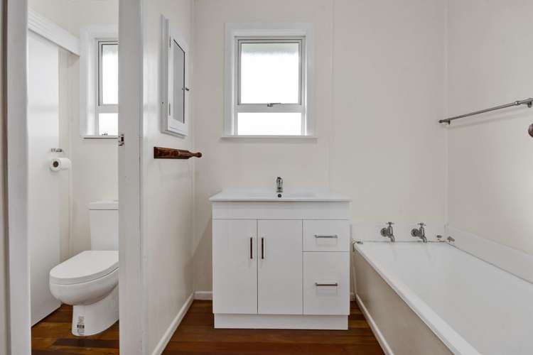 2 Charles Major Place Hawera_11