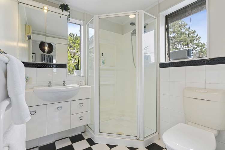 3 Saddleback Rise Murrays Bay_11