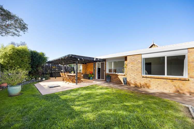 5 Shadon Place Stanmore Bay_1