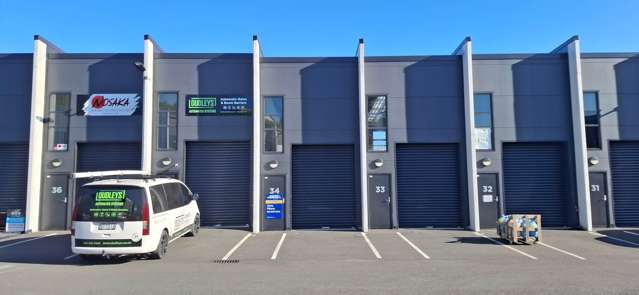 MODERN 47M² INDUSTRIAL UNIT IN SILVERDALE