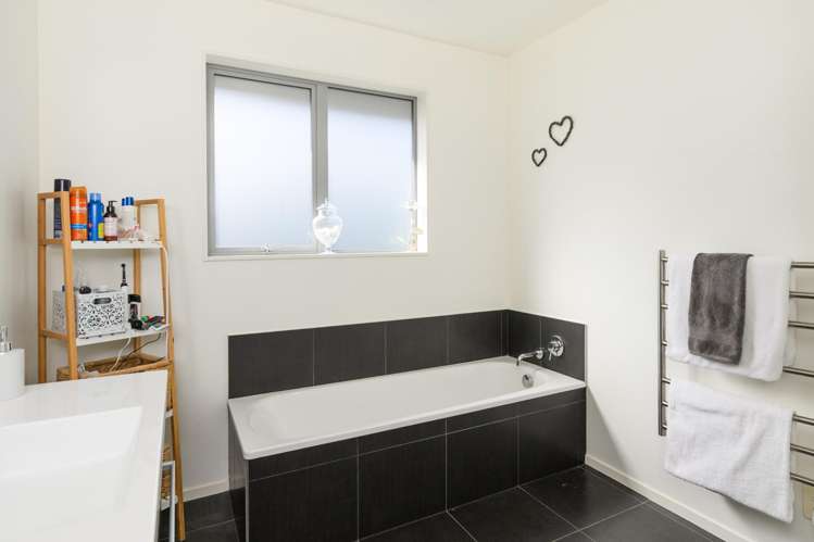 24 Liberty Grove Kelvin Grove_16