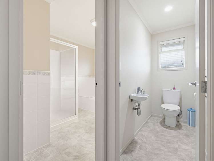 8 Montrose Place Pyes Pa_19