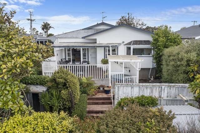 85 Golf Road New Lynn_1