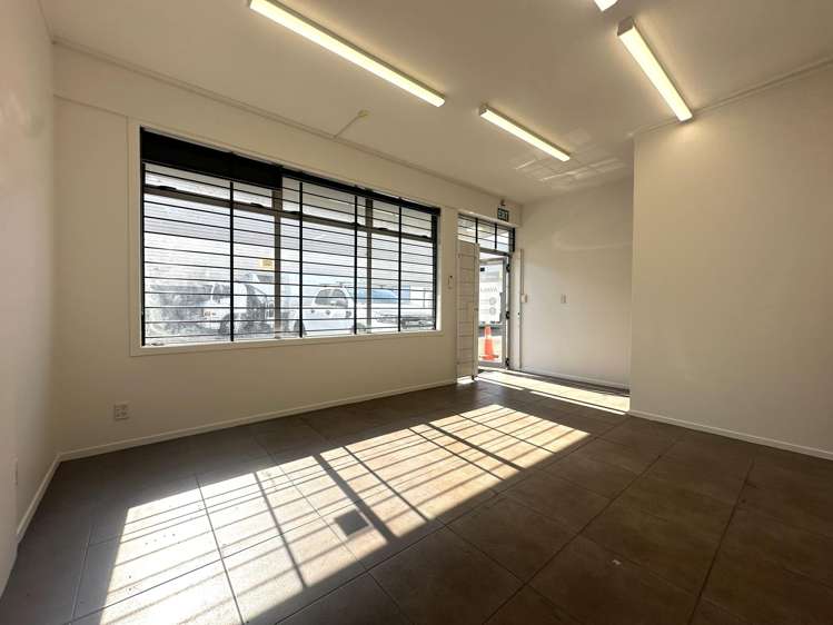 2/27 Cain Road Penrose_7