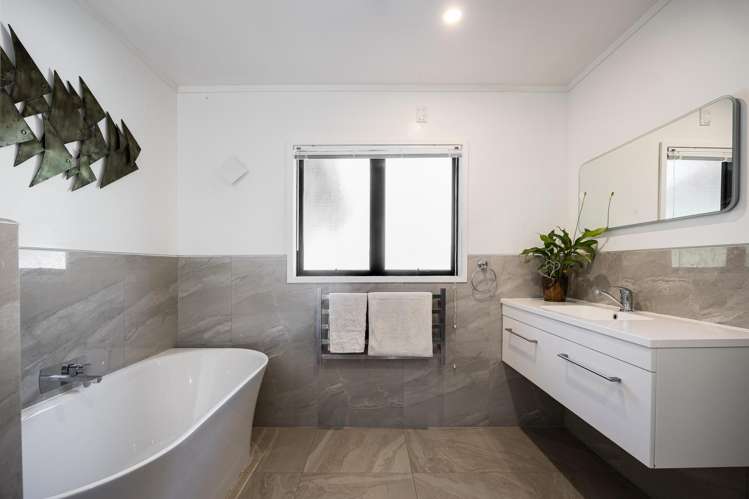 92 Estuary View Road Waiau Pa_11