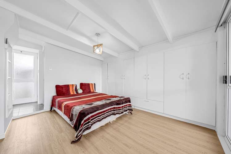 1/33 Challen Close Conifer Grove_16