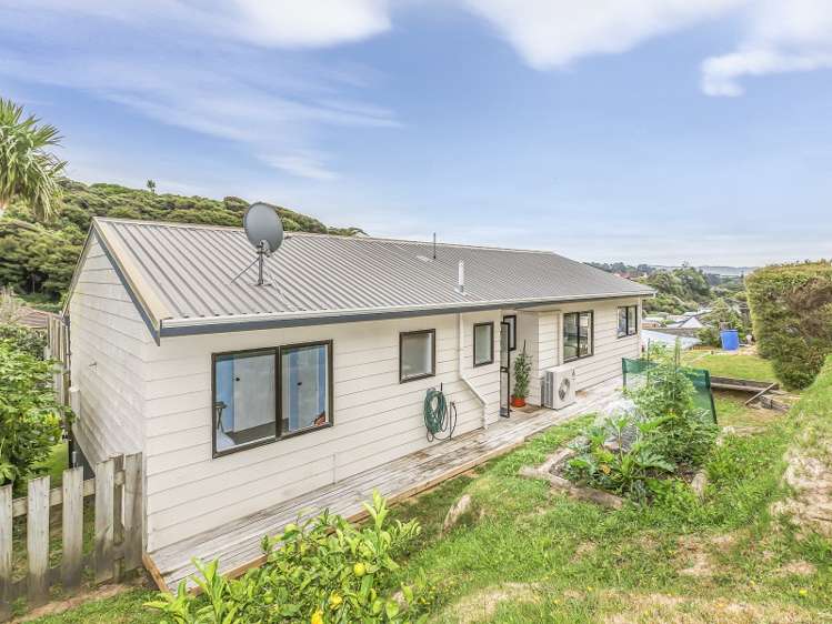 72 Omapere Street Whitby_16