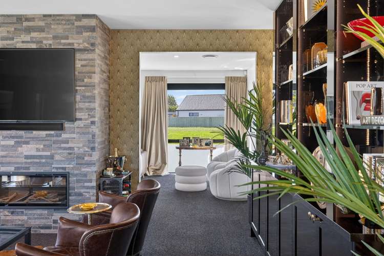 56 Carnaveron Drive Lincoln_17