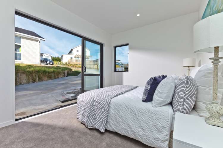 8 Kiwa Crescent Gulf Harbour_16