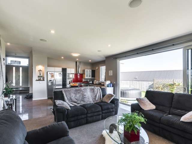 29 Magnolia Rise Waipahihi_2