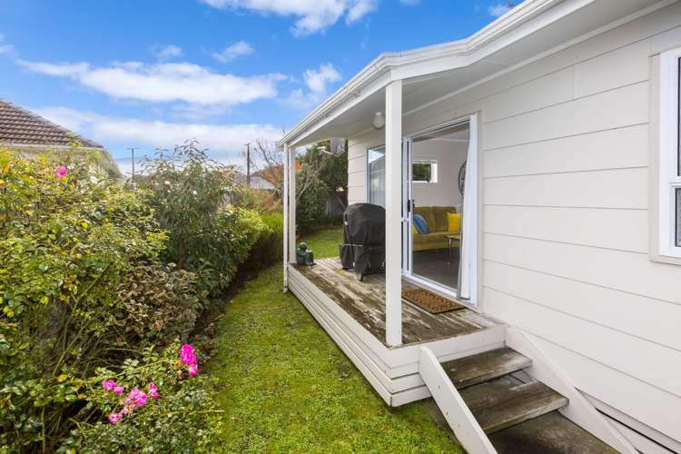 2/22 Barton Grove Naenae_14