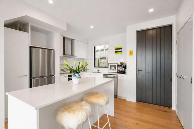 10/52 High Street Island Bay_7