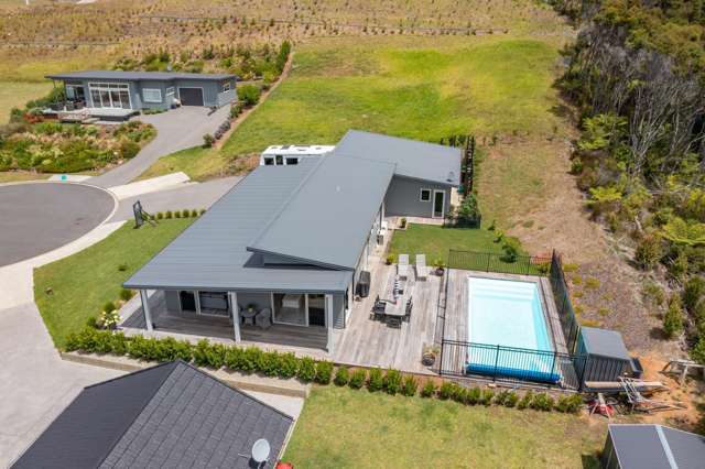 Sea view, bush views, and a pool