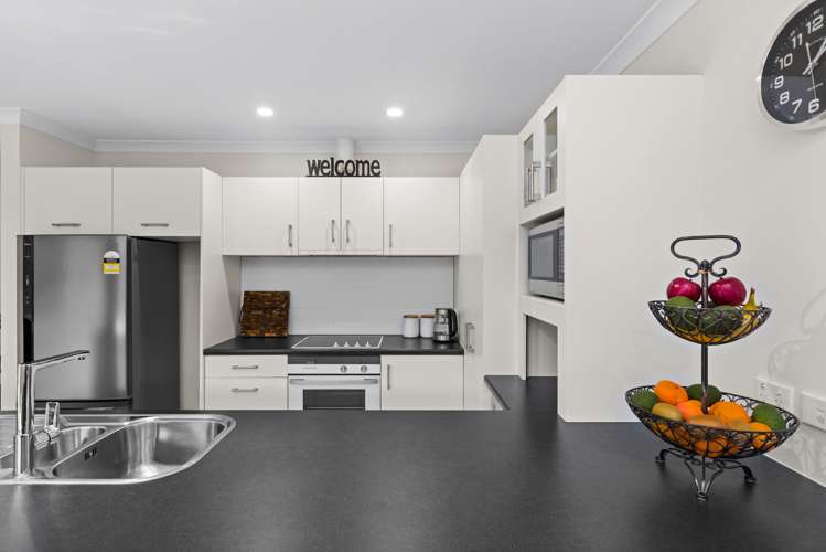 12 Portland Place Poraiti_3