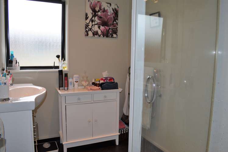 4 Ian Peter Way Otaki_11