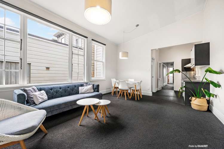 8 Russell Terrace Newtown_3